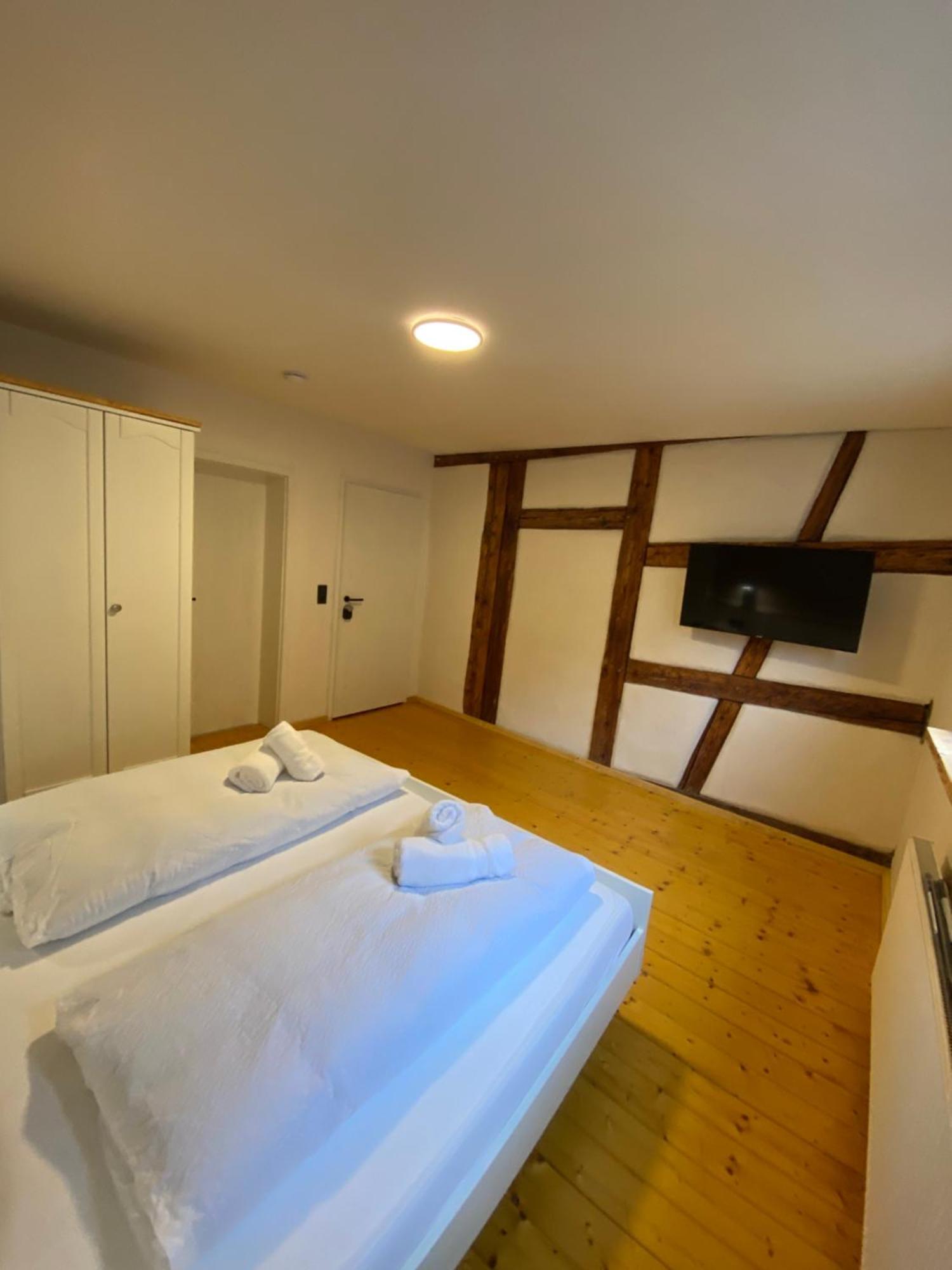 Gasthof Zum Goldenen Schiff - Lehm, Stil & Altstadtflair 马克特布赖特 外观 照片