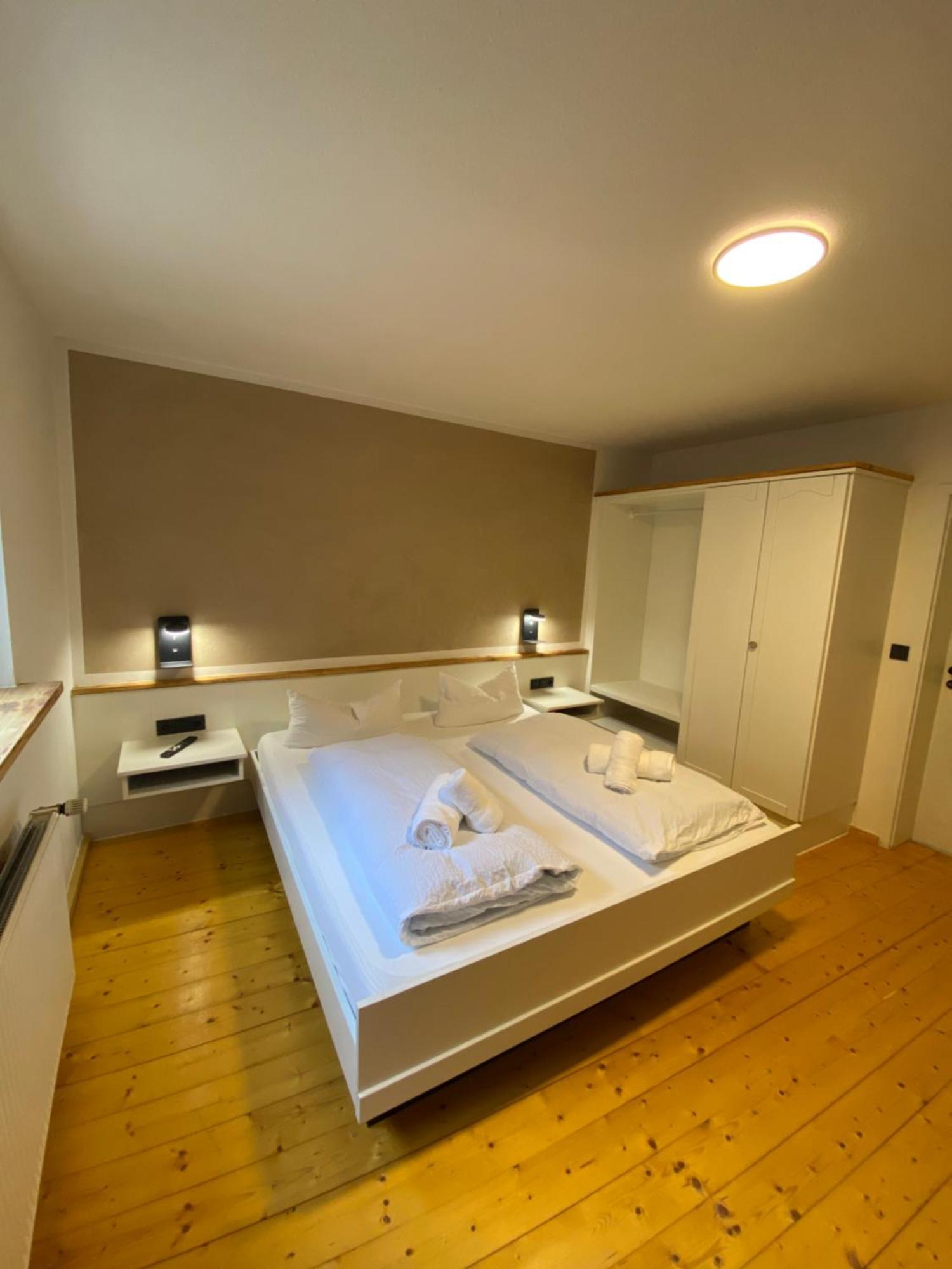 Gasthof Zum Goldenen Schiff - Lehm, Stil & Altstadtflair 马克特布赖特 外观 照片