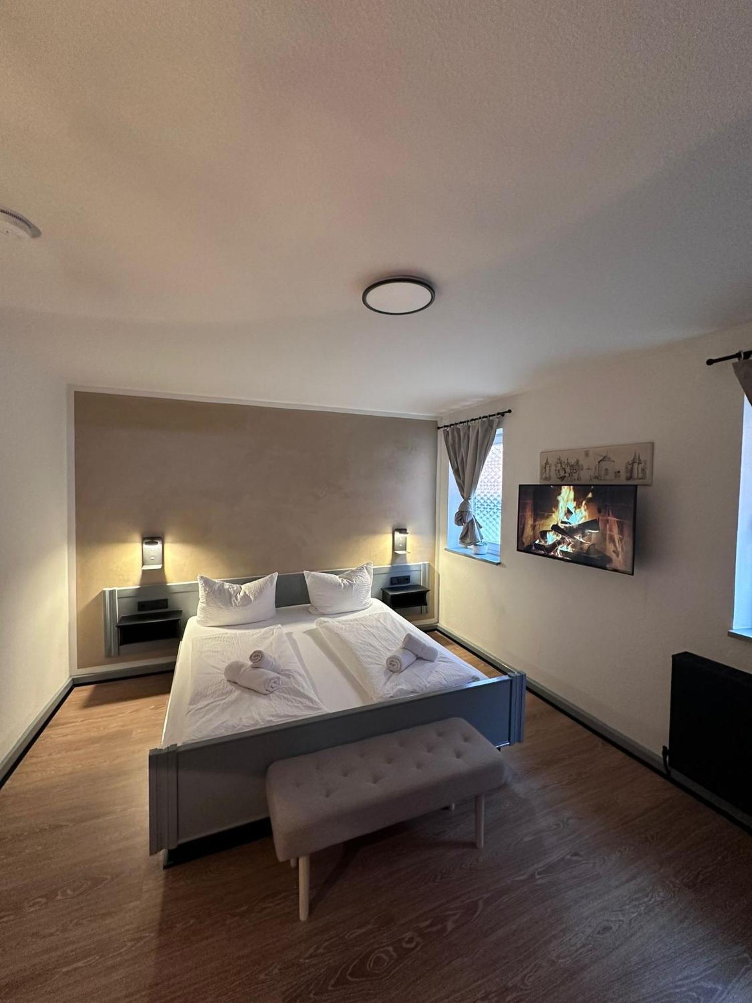 Gasthof Zum Goldenen Schiff - Lehm, Stil & Altstadtflair 马克特布赖特 外观 照片