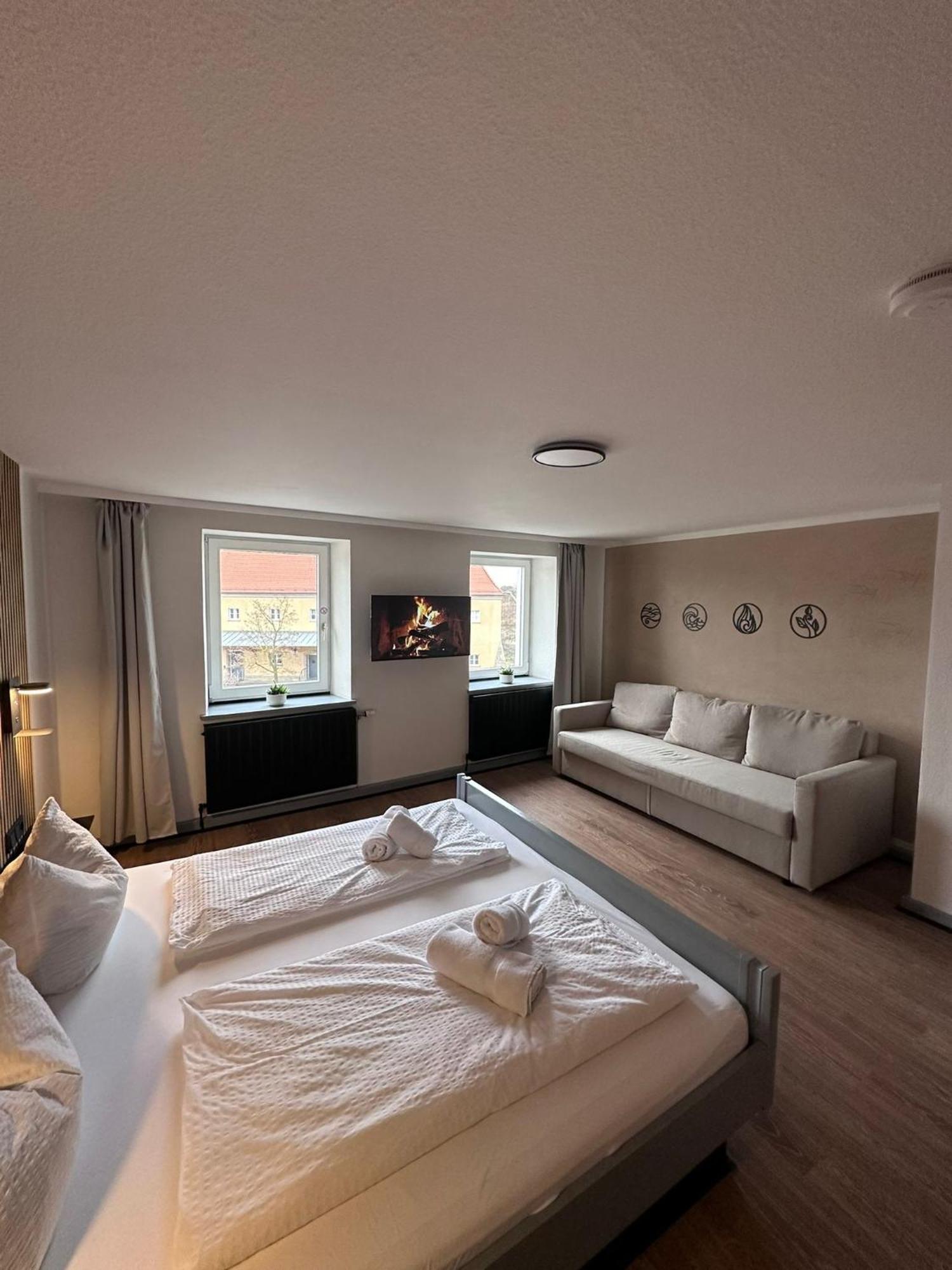 Gasthof Zum Goldenen Schiff - Lehm, Stil & Altstadtflair 马克特布赖特 外观 照片