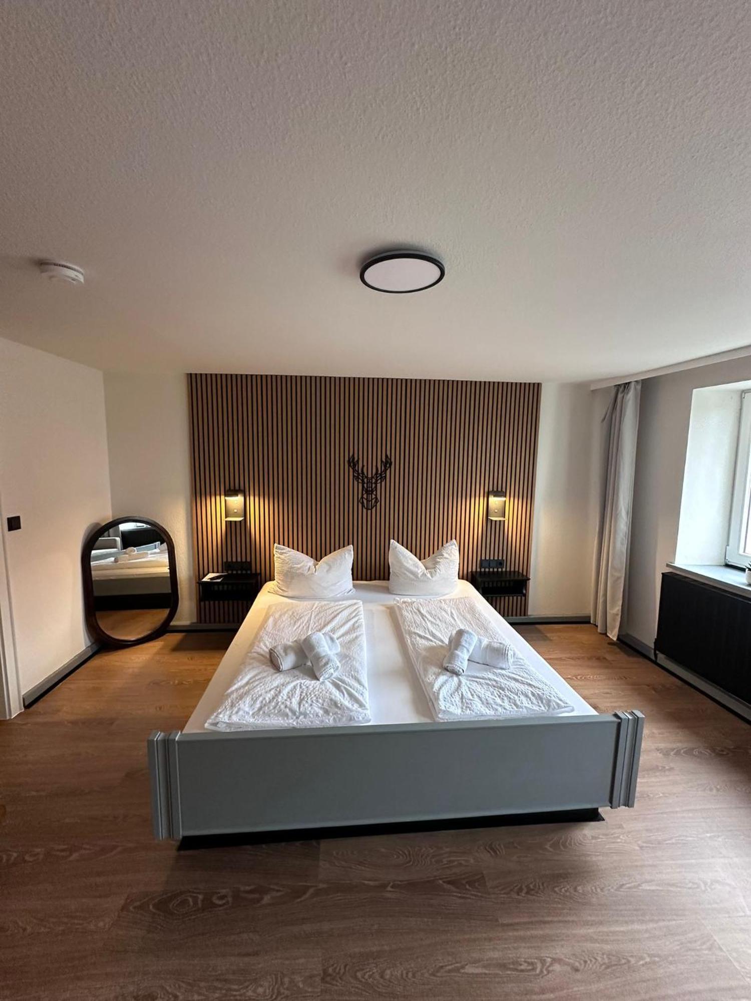 Gasthof Zum Goldenen Schiff - Lehm, Stil & Altstadtflair 马克特布赖特 外观 照片
