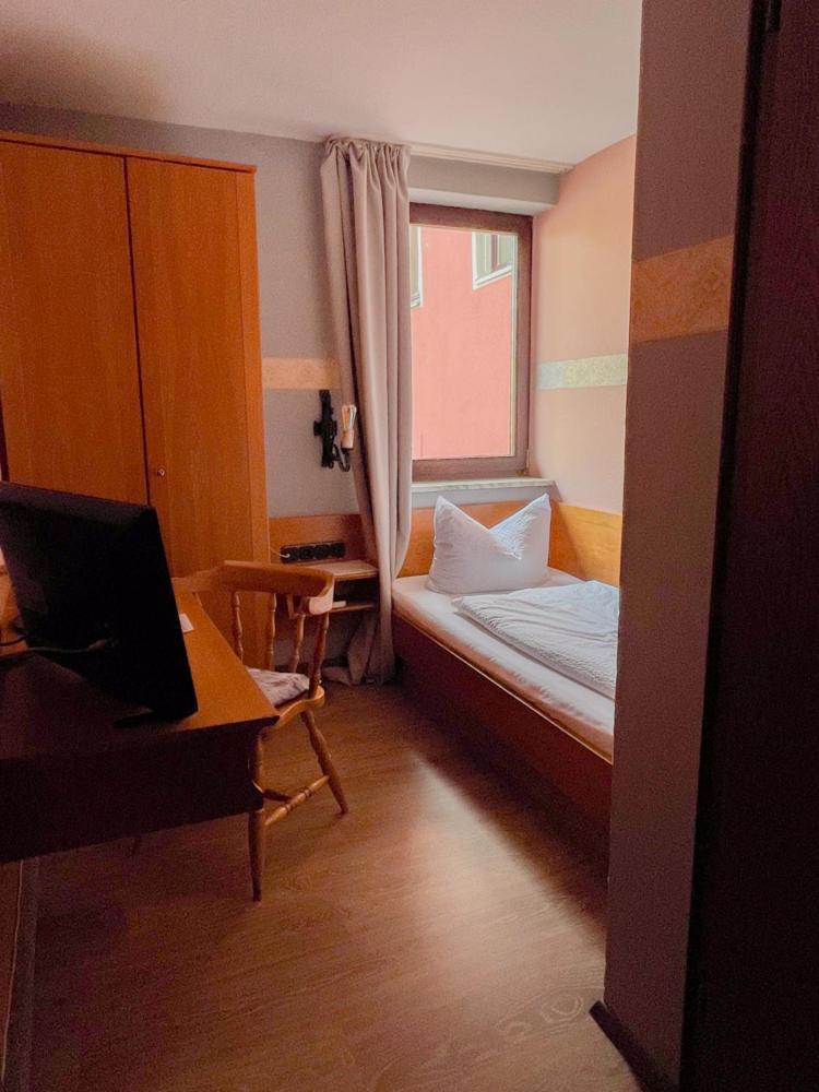 Gasthof Zum Goldenen Schiff - Lehm, Stil & Altstadtflair 马克特布赖特 外观 照片