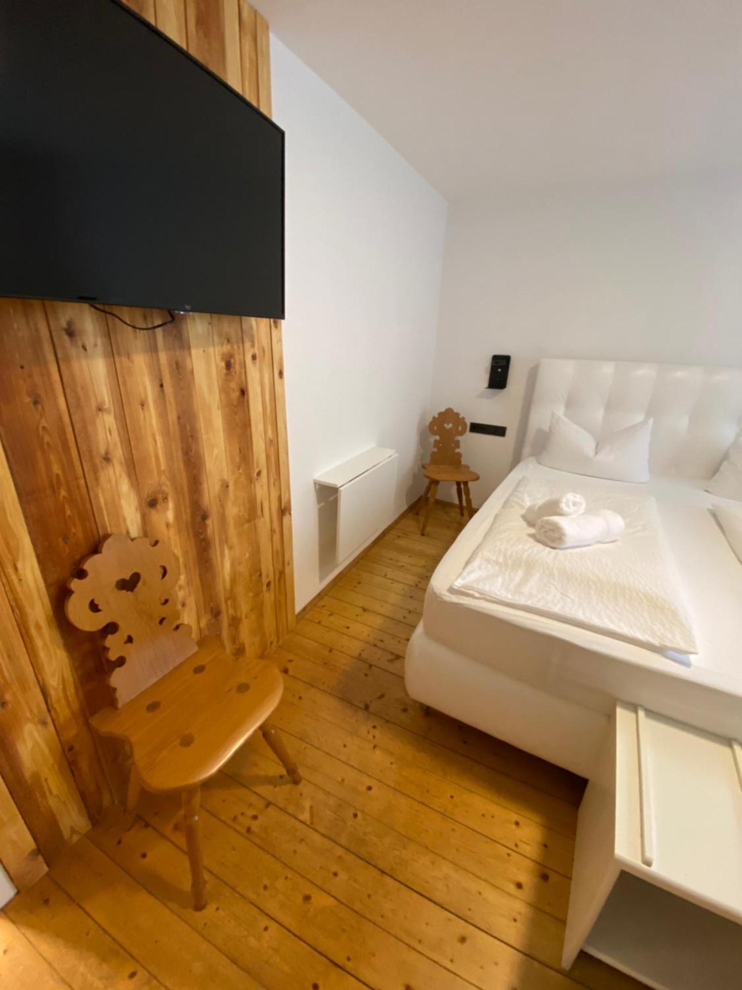 Gasthof Zum Goldenen Schiff - Lehm, Stil & Altstadtflair 马克特布赖特 外观 照片