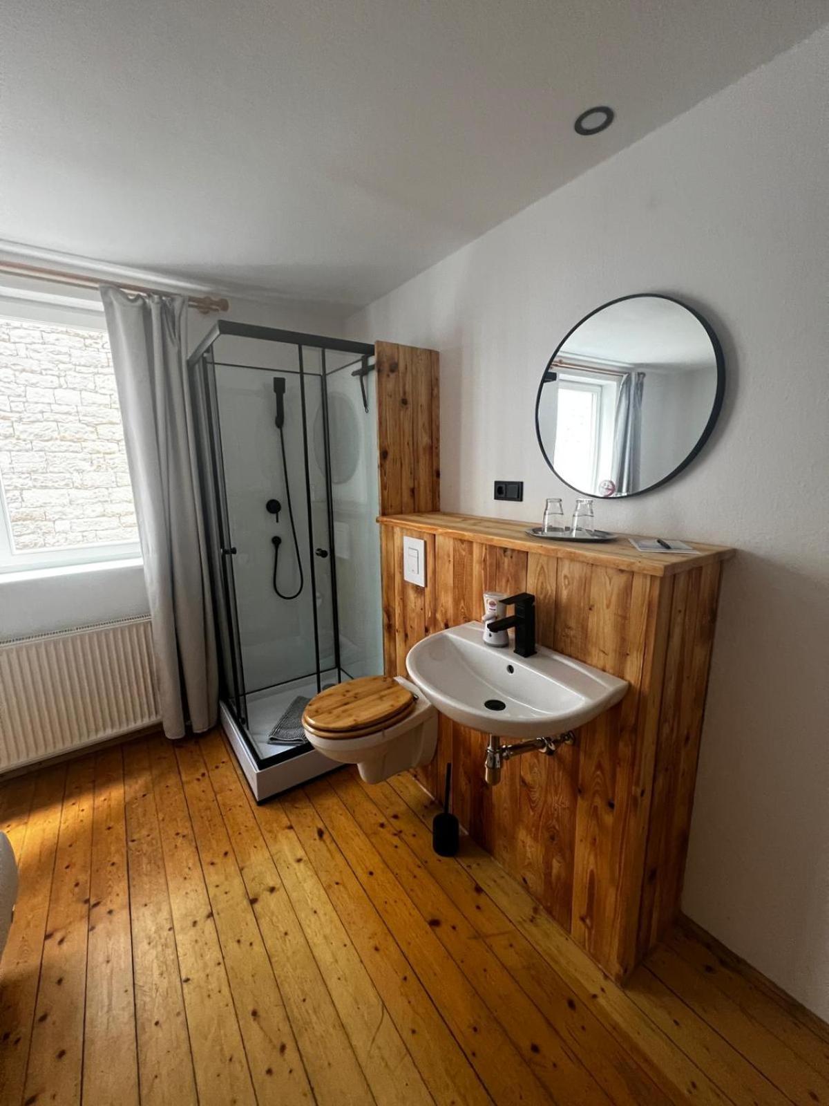 Gasthof Zum Goldenen Schiff - Lehm, Stil & Altstadtflair 马克特布赖特 外观 照片
