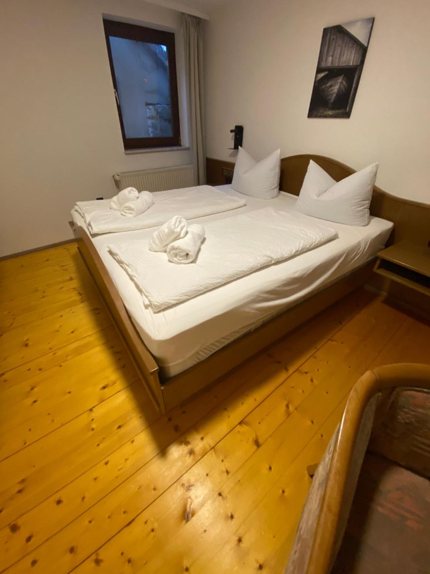 Gasthof Zum Goldenen Schiff - Lehm, Stil & Altstadtflair 马克特布赖特 外观 照片